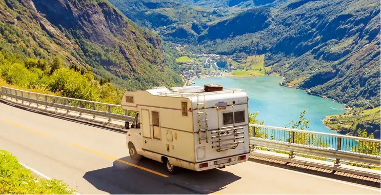 キャンピングカー