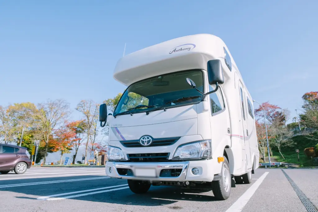 キャンピングカー アンソニー 正面